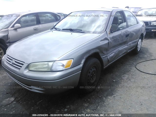 4T1BG22K6WU271267 - 1998 TOYOTA CAMRY CE/LE/XLE GRAY photo 2