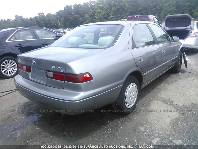 4T1BG22K6WU271267 - 1998 TOYOTA CAMRY CE/LE/XLE GRAY photo 4