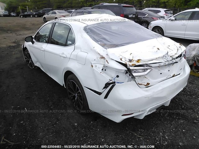 4T1B11HK9JU073567 - 2018 TOYOTA CAMRY L/LE/XLE/SE/XSE WHITE photo 3