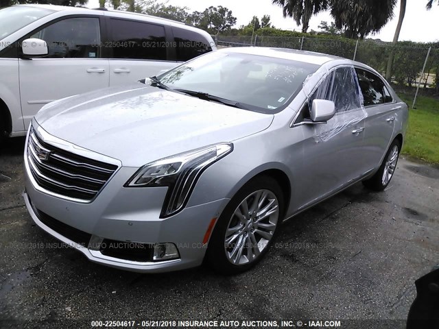 2G61M5S37J9132034 - 2018 CADILLAC XTS LUXURY SILVER photo 2