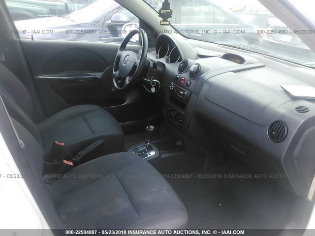 KL1TD56626B542098 - 2006 CHEVROLET AVEO LS WHITE photo 5
