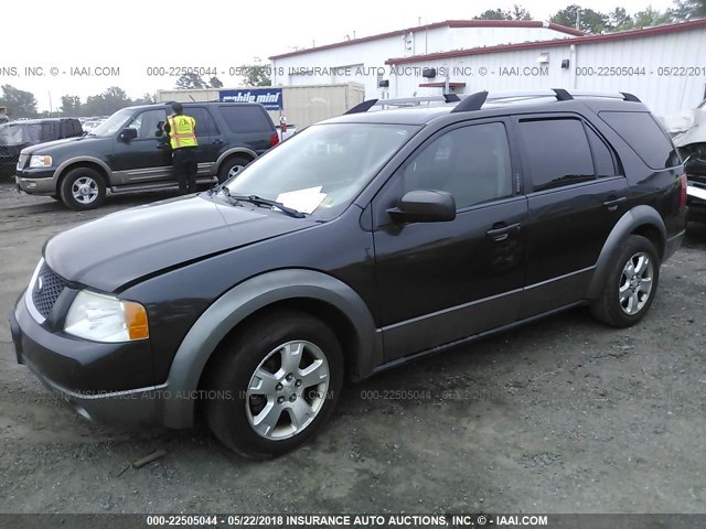 1FMDK02107GA31196 - 2007 FORD FREESTYLE SEL GRAY photo 2