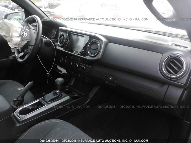 3TMCZ5AN1HM090035 - 2017 TOYOTA TACOMA DBL CAB/SR/TRDSPT/OR/PRO Күміс фото 5