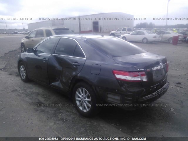 4T1BF3EK1BU230804 - 2011 TOYOTA CAMRY SE/LE/XLE 灰色 照片 3