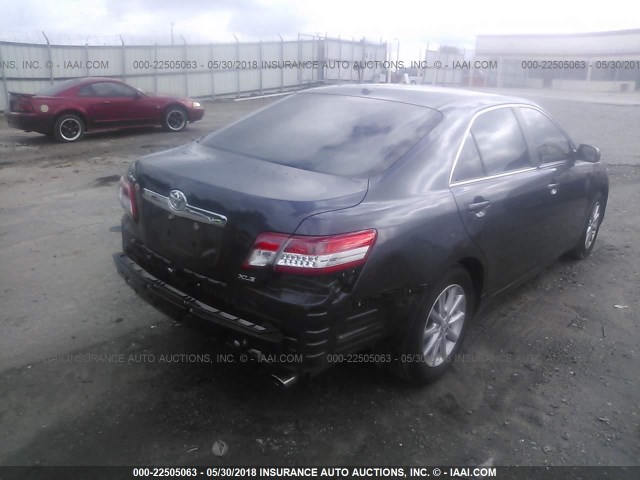4T1BF3EK1BU230804 - 2011 TOYOTA CAMRY SE/LE/XLE 灰色 照片 4