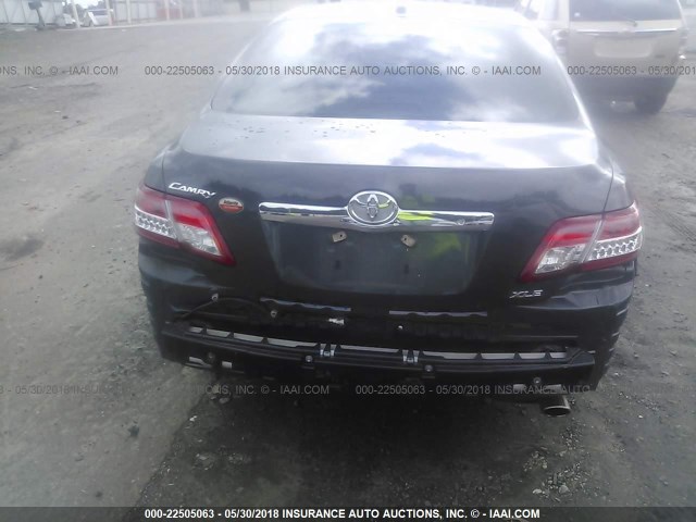 4T1BF3EK1BU230804 - 2011 TOYOTA CAMRY SE/LE/XLE 灰色 照片 6