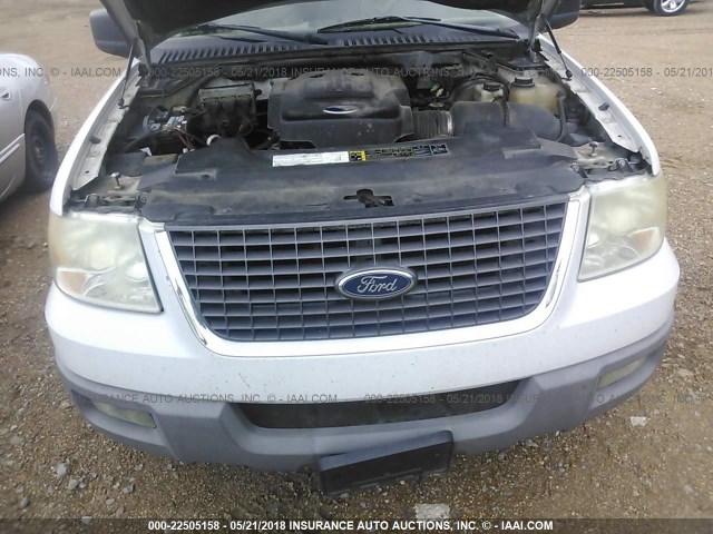 1FMRU15W53LC26290 - 2003 FORD EXPEDITION XLT WHITE photo 10