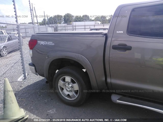 5TFET54108X017624 - 2008 TOYOTA TUNDRA CREWMAX/CREWMAX SR5 BROWN photo 4