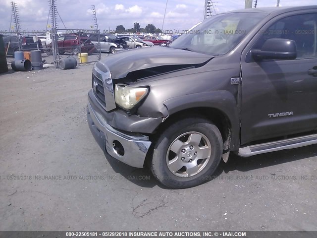 5TFET54108X017624 - 2008 TOYOTA TUNDRA CREWMAX/CREWMAX SR5 BROWN photo 6