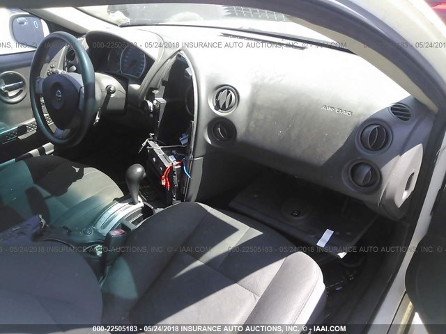 2G2WP522251188988 - 2005 PONTIAC GRAND PRIX WHITE photo 5