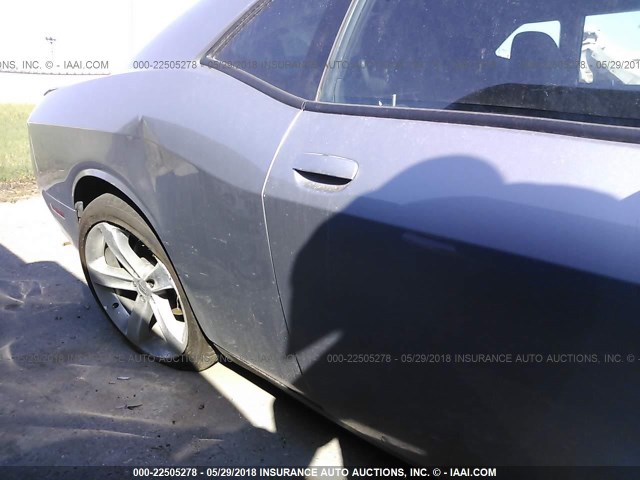 2C3CDZBT3HH658310 - 2017 DODGE CHALLENGER R/T 灰色 照片 6