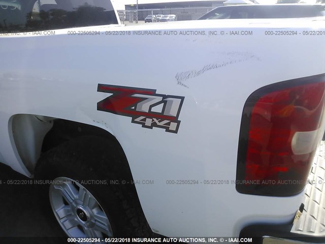 1GCSKSE36AZ185038 - 2010 CHEVROLET SILVERADO K1500 LT WHITE photo 6