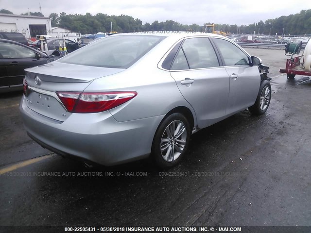4T1BF1FK5FU071942 - 2015 TOYOTA CAMRY LE/XLE/SE/XSE SILVER photo 4