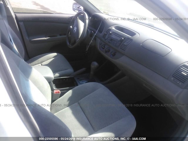 4T1BE32K64U367697 - 2004 TOYOTA CAMRY LE/XLE/SE 白色 照片 5