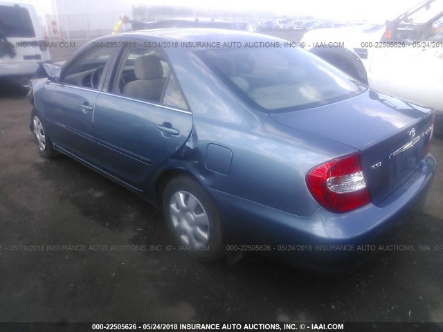 JTDBE32K020075469 - 2002 TOYOTA CAMRY LE/XLE/SE ლურჯი ფოტო 3