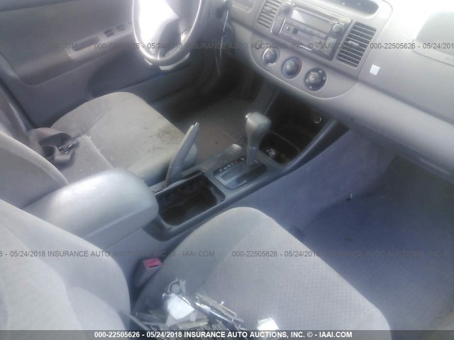 JTDBE32K020075469 - 2002 TOYOTA CAMRY LE/XLE/SE ლურჯი ფოტო 5
