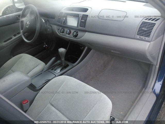 4T1BE32K34U354907 - 2004 TOYOTA CAMRY LE/XLE/SE 蓝色 照片 5
