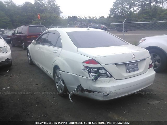 WDDNG86X07A122968 - 2007 MERCEDES-BENZ S 550 4MATIC WHITE photo 3