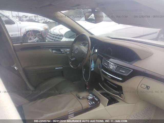 WDDNG86X07A122968 - 2007 MERCEDES-BENZ S 550 4MATIC WHITE photo 5