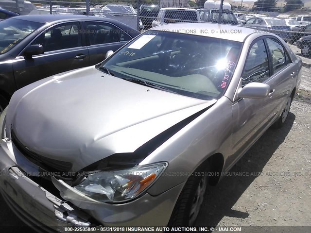 JTDBE32K920028442 - 2002 TOYOTA CAMRY LE/XLE/SE GOLD photo 2