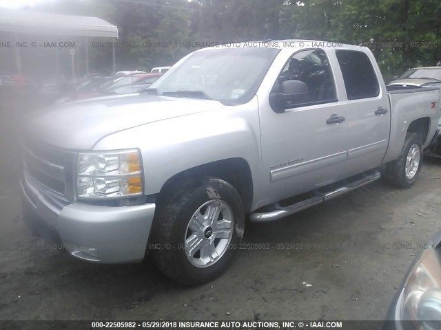 3GCPKSE31BG355751 - 2011 CHEVROLET SILVERADO K1500 LT SILVER photo 2