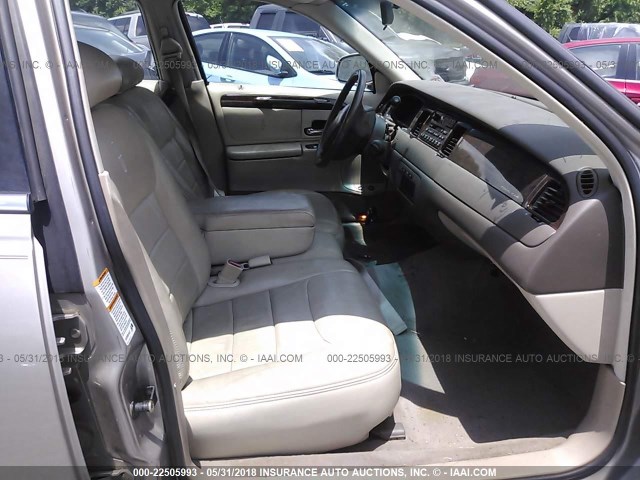 1LNHM81W3XY687104 - 1999 LINCOLN TOWN CAR EXECUTIVE Шампань фото 5