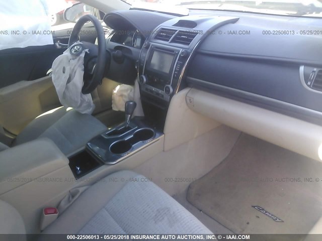 4T1BD1FK2EU112886 - 2014 TOYOTA CAMRY HYBRID/LE/XLE 黑色 照片 5