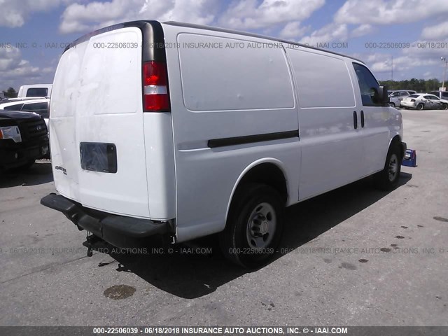 1GCWGAFF3G1218526 - 2016 CHEVROLET EXPRESS G2500  WHITE photo 4