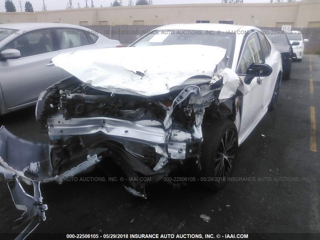 JTNB11HK9J3008899 - 2018 TOYOTA CAMRY L/LE/XLE/SE/XSE WHITE photo 2