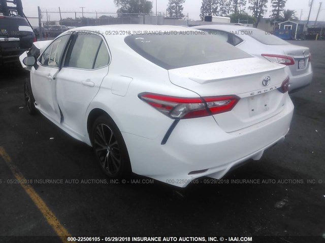 JTNB11HK9J3008899 - 2018 TOYOTA CAMRY L/LE/XLE/SE/XSE WHITE photo 3