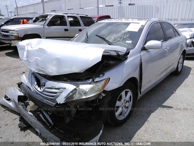 4T1BK46KX7U052351 - 2007 TOYOTA CAMRY NEW GENERAT LE/XLE/SE SILVER photo 2