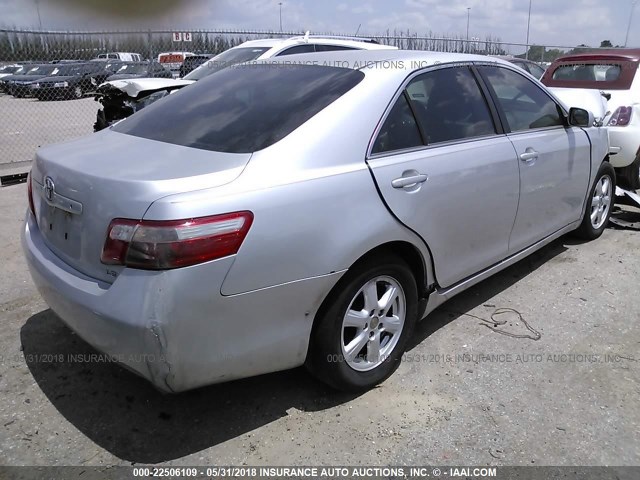 4T1BK46KX7U052351 - 2007 TOYOTA CAMRY NEW GENERAT LE/XLE/SE SILVER photo 4
