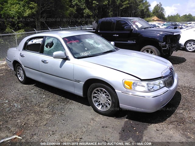 1LNFM81W9WY703313 - 1998 LINCOLN TOWN CAR EXECUTIVE GRAY photo 1