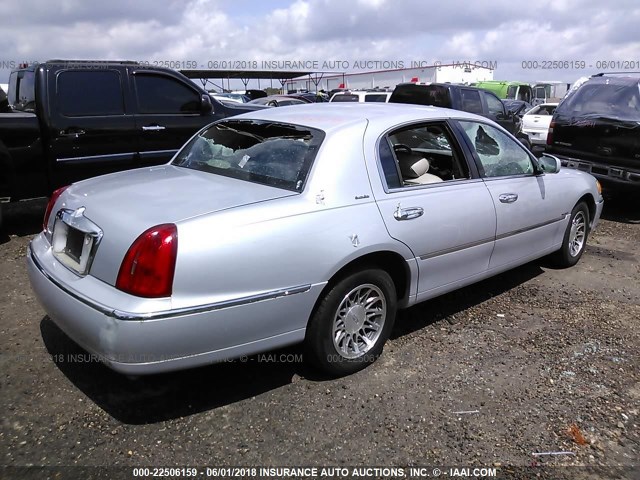 1LNFM81W9WY703313 - 1998 LINCOLN TOWN CAR EXECUTIVE GRAY photo 4