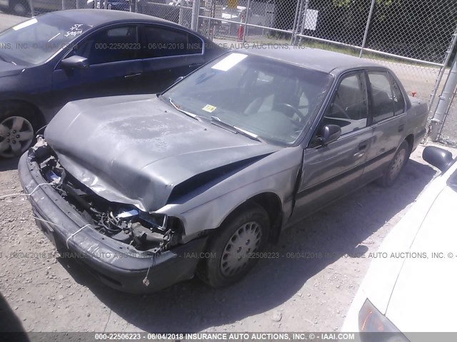 1HGCB7642NA148678 - 1992 HONDA ACCORD DX GRAY photo 2