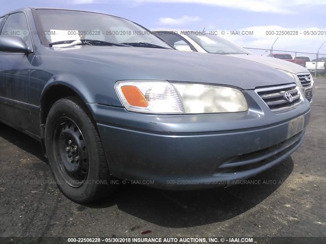 4T1BG22K01U843426 - 2001 TOYOTA CAMRY CE/LE/XLE ლურჯი ფოტო 6