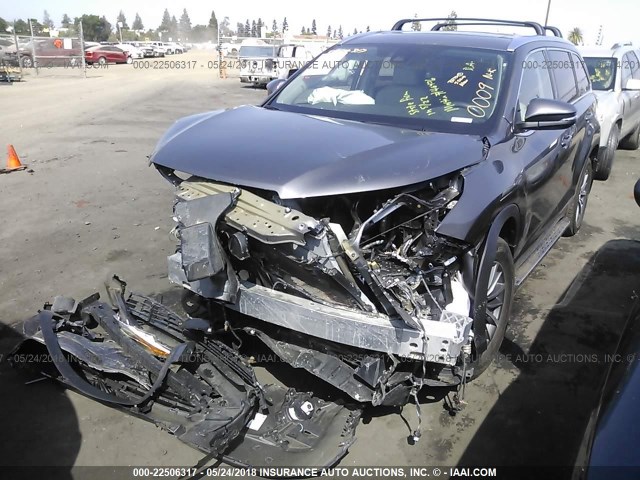 5TDKZRFH7HS520009 - 2017 TOYOTA HIGHLANDER SE/XLE BROWN photo 2