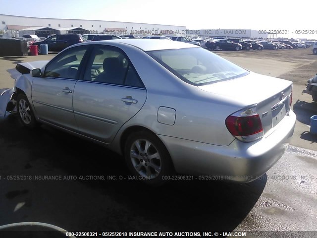 4T1BE32K15U599027 - 2005 TOYOTA CAMRY LE/XLE/SE 银色 照片 3