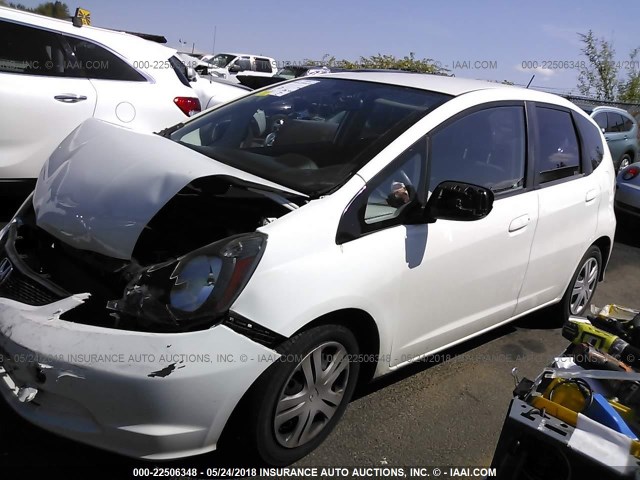 JHMGE8H35BS002801 - 2011 HONDA FIT WHITE photo 2