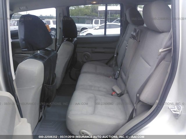 1J8HG48K28C241802 - 2008 JEEP COMMANDER SPORT ბეჟი ფოტო 8