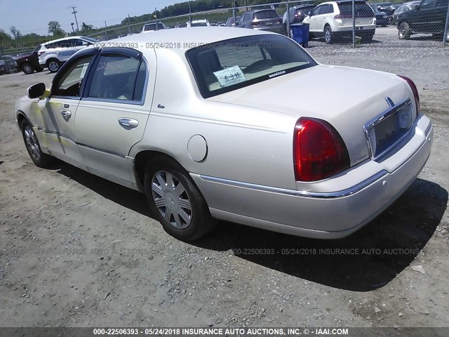 1LNHM83W63Y644335 - 2003 LINCOLN TOWN CAR CARTIER CREAM photo 3