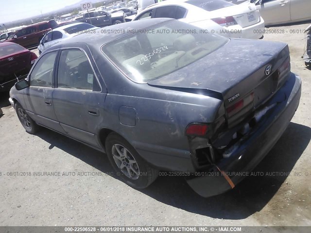 4T1BG22K3XU905992 - 1999 TOYOTA CAMRY CE/LE/XLE 灰色 照片 3
