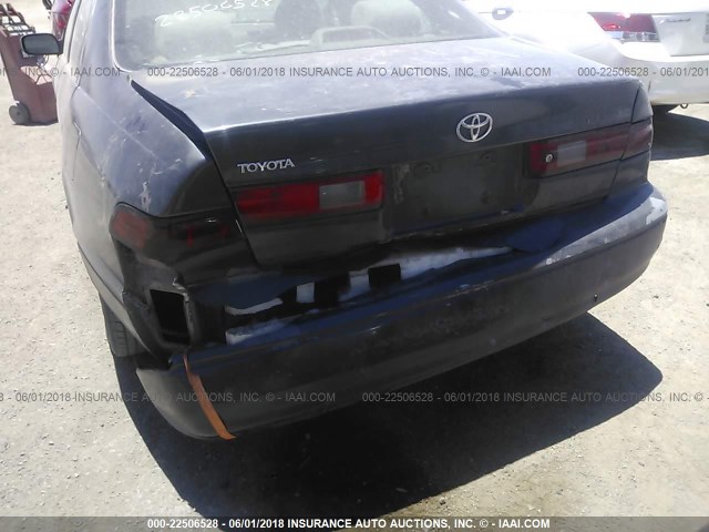 4T1BG22K3XU905992 - 1999 TOYOTA CAMRY CE/LE/XLE 灰色 照片 6