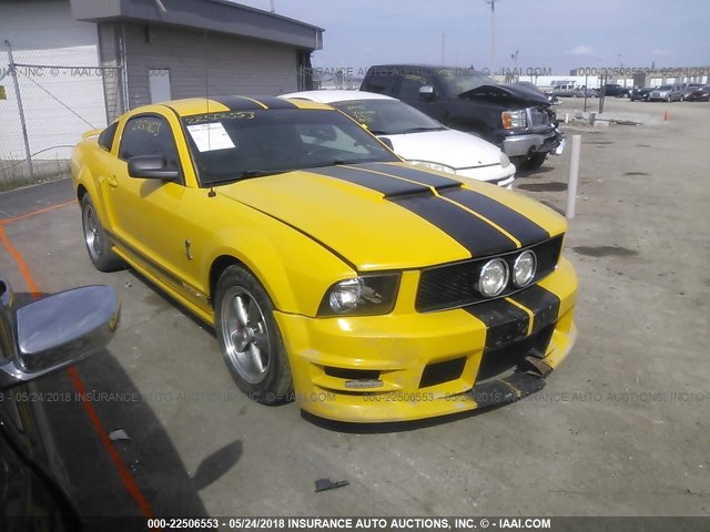 1ZVFT82H055132587 - 2005 FORD MUSTANG GT YELLOW photo 1