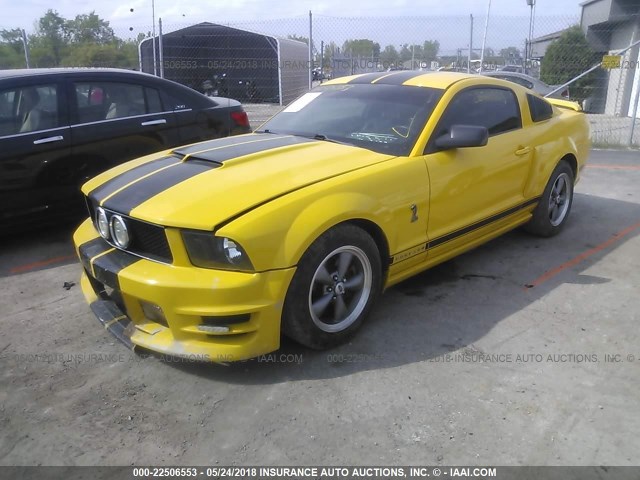 1ZVFT82H055132587 - 2005 FORD MUSTANG GT YELLOW photo 2
