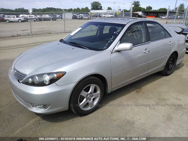 4T1BE32K25U091830 - 2005 TOYOTA CAMRY LE/XLE/SE 银色 照片 2
