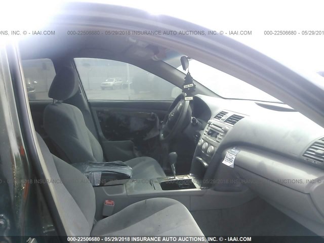 4T1BF3EK7BU650891 - 2011 TOYOTA CAMRY SE/LE/XLE GREEN photo 5