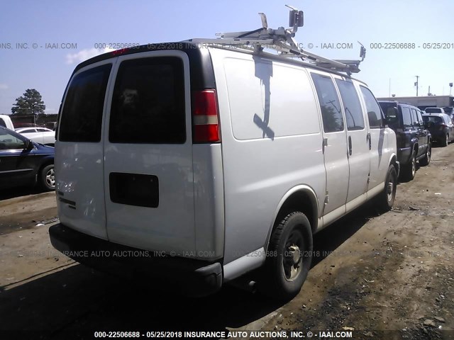 1GCWGFCA5C1120405 - 2012 CHEVROLET EXPRESS G2500  WHITE photo 4