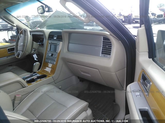 5LMFU27507LJ03268 - 2007 LINCOLN NAVIGATOR BLACK photo 5