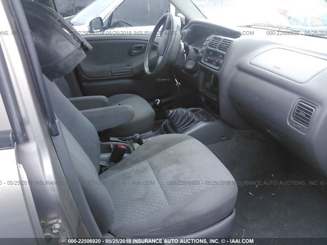 2CNBJ13C326934032 - 2002 CHEVROLET TRACKER GOLD photo 5